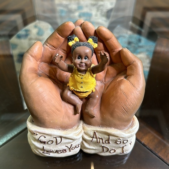 In his hands figurine - Picture 2 of 6